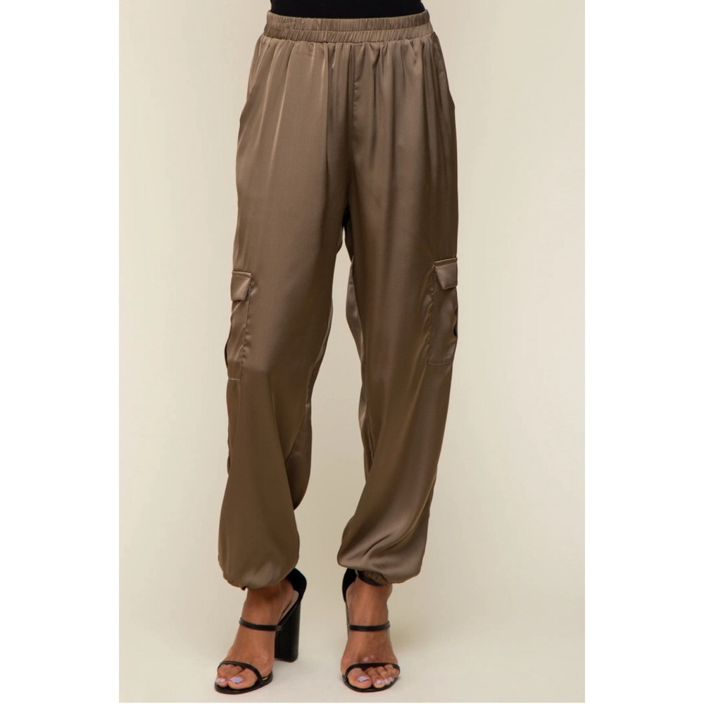 GILLI Brown Satin Joggers Size Medium
